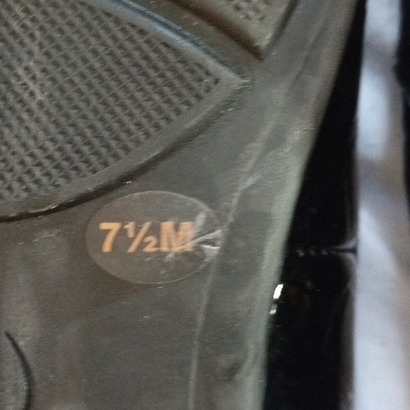 Easy Spirit Black Croc-Embossed Loafers - Picture 4 of 6